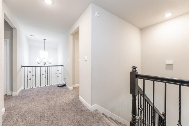 Building Photo - 15215 Holloway Hls Trl