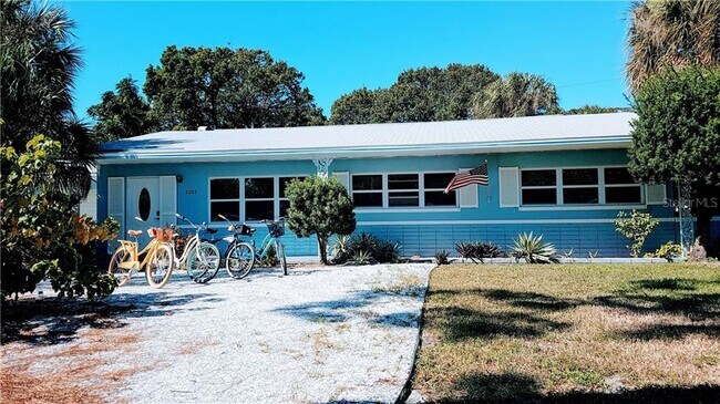 Building Photo - 2205 59th St S