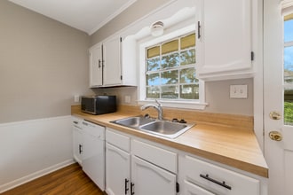 Building Photo - 130 Huggins Rd