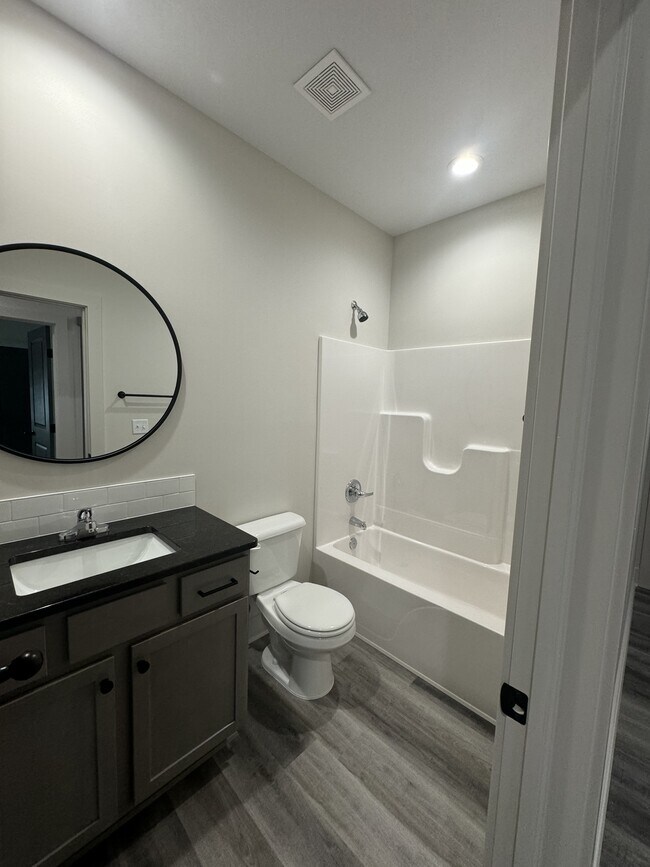 Building Photo - 800 Trails End Ct