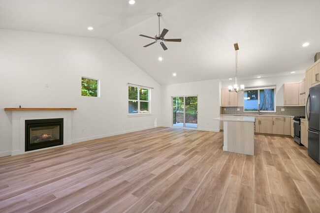 Building Photo - Modern 3BD/2.5BA Home in Sudden Valley – B...