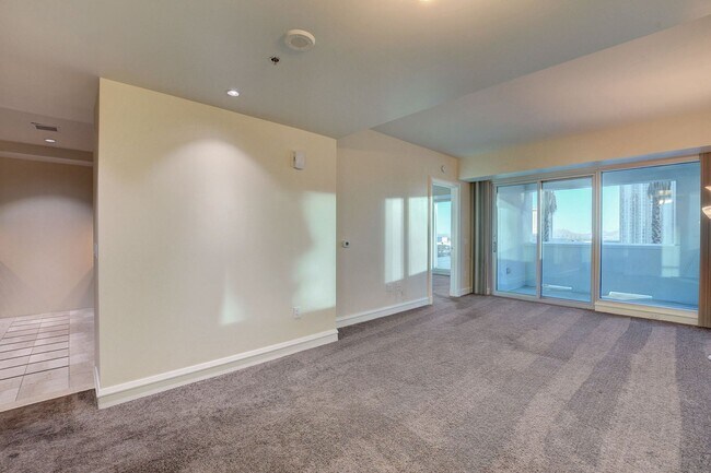 Building Photo - Sky 607-Stunning 2Bd/2Ba Residence