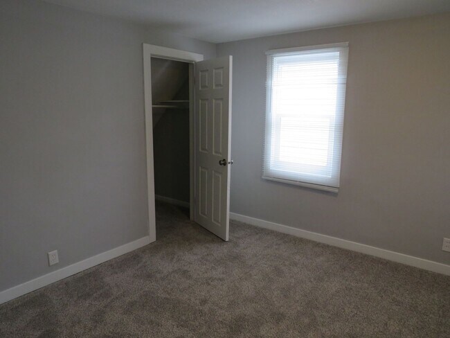 Building Photo - New listing 3 Bedroom Home!!