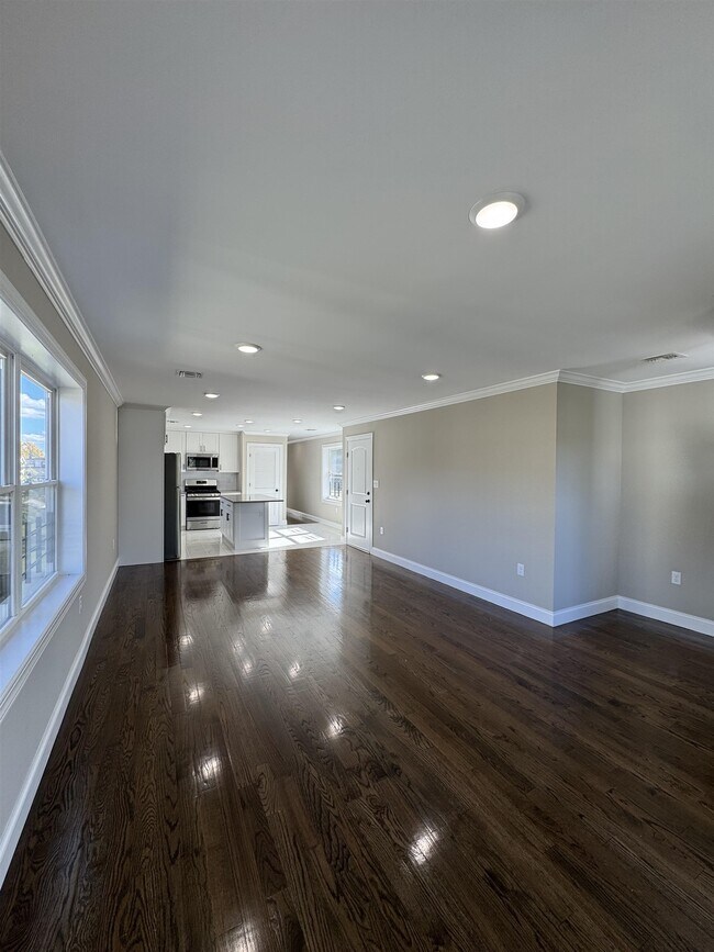 Building Photo - 515 Walnut St