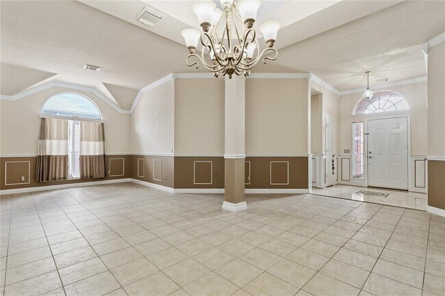 Building Photo - 10115 Willow Crossing Dr