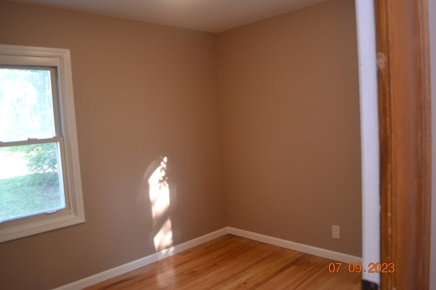 BR 2 - 15314 Fuller Ave