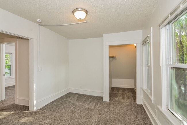 Building Photo - Newly Renovated Single Family Home - GREAT...