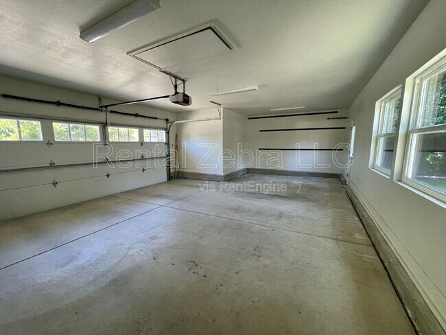 Building Photo - 626 Huntleigh Dr
