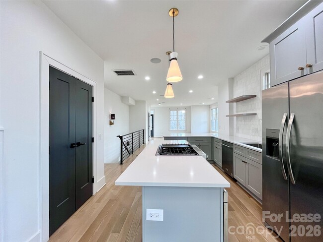 Building Photo - 614 West Blvd