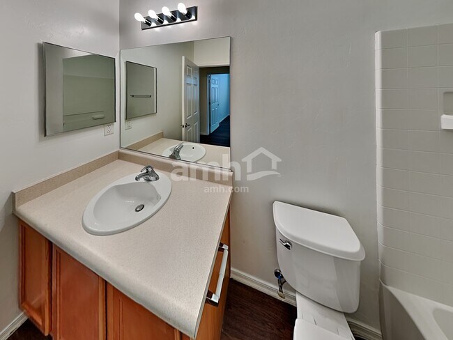 Building Photo - 33 E Calle Vivaz