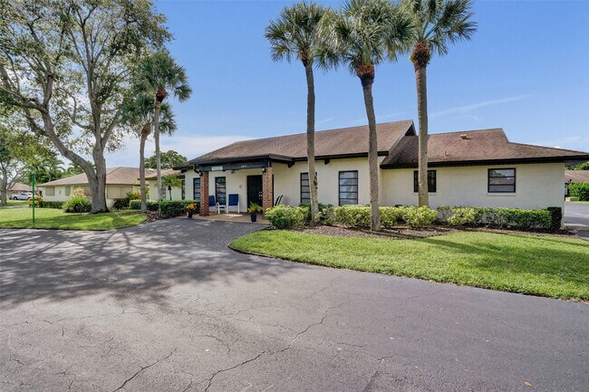 Building Photo - 4840 Greentree Ln