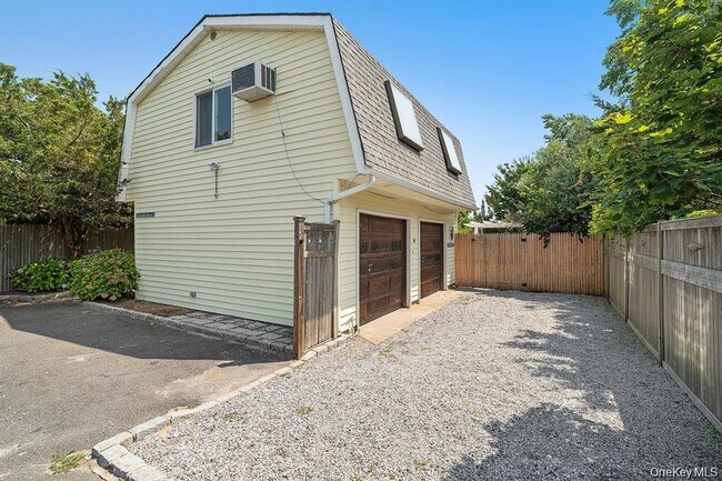 Building Photo - 35 Gardners Ln