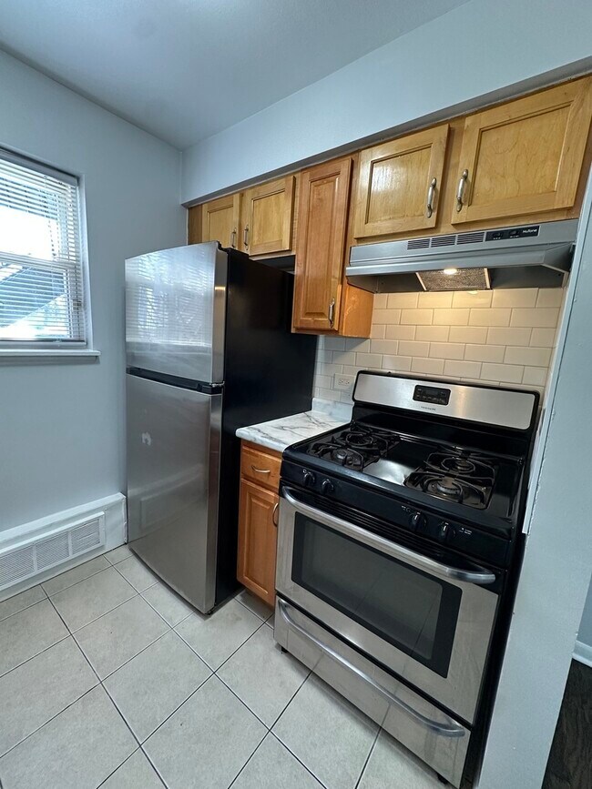 Building Photo - 1928 Jackson Ave