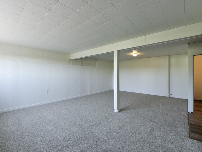 Building Photo - Spacious 3 Bedroom 2.25 Bath Home Renton Talbot Hill Area Available Now!