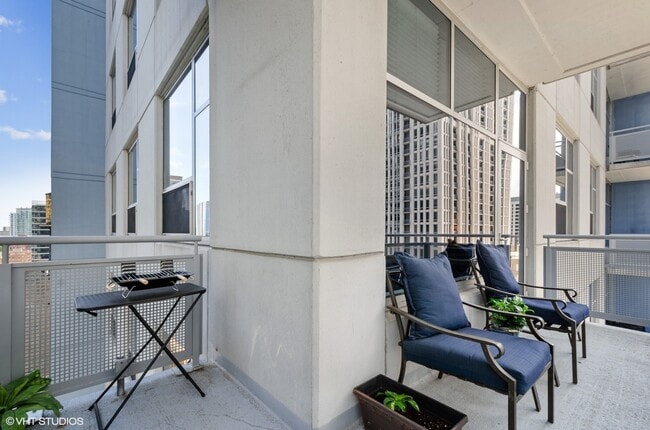 Building Photo - 1305 S Michigan Ave