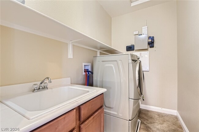 Building Photo - 552 Puenta Del Rey St