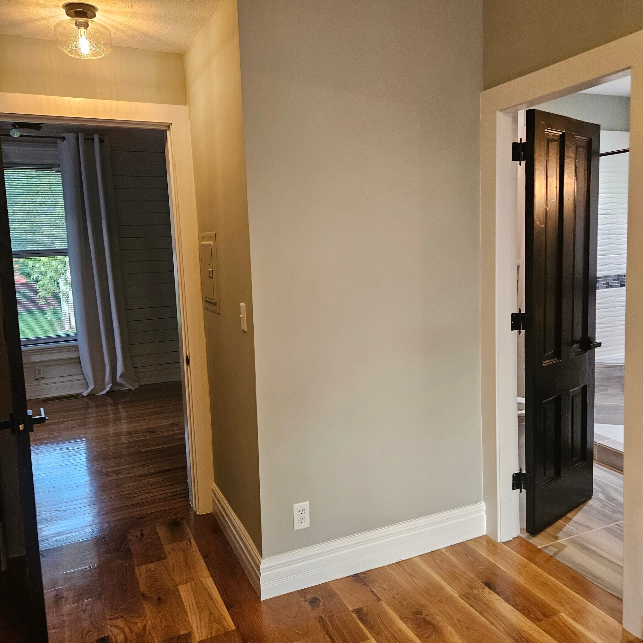 Building Photo - 811 Tyler St