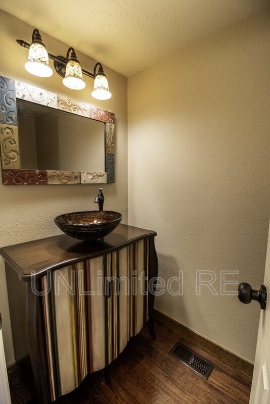 Building Photo - 2438 N Earle Dr