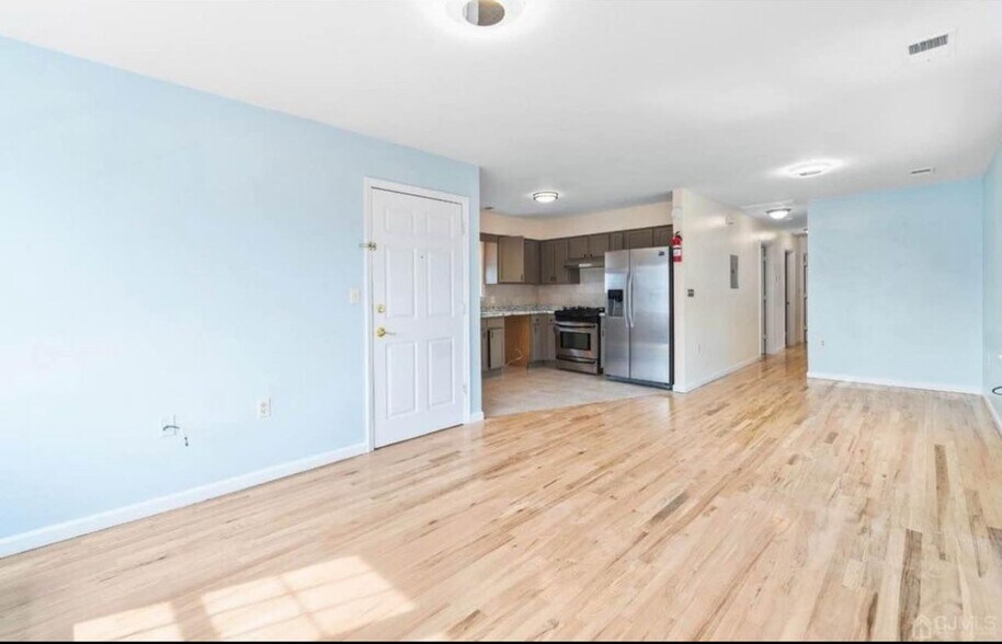 Building Photo - 309 Court St