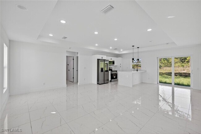 Building Photo - 366 Butler Ave S