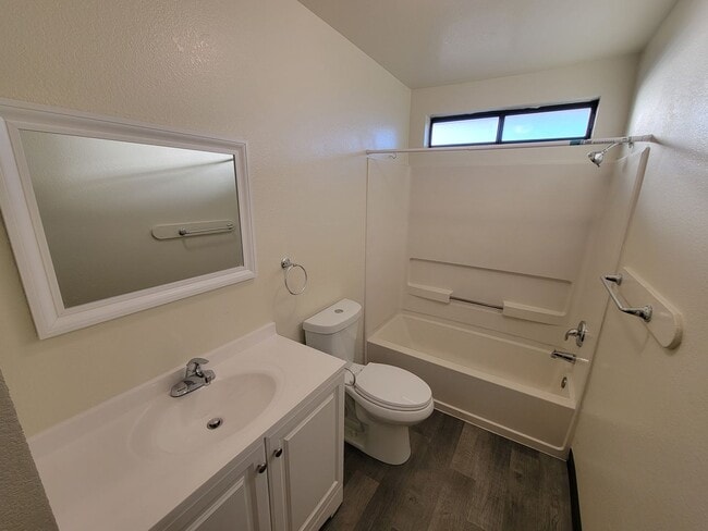 Building Photo - 2 Story Condo in Corning - Richfield Garde...