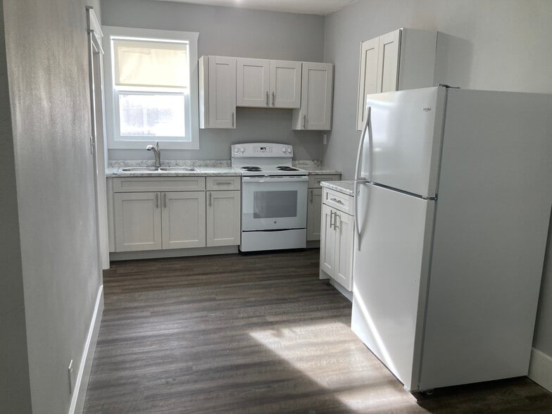 Kitchen - 231 2nd Ave NE