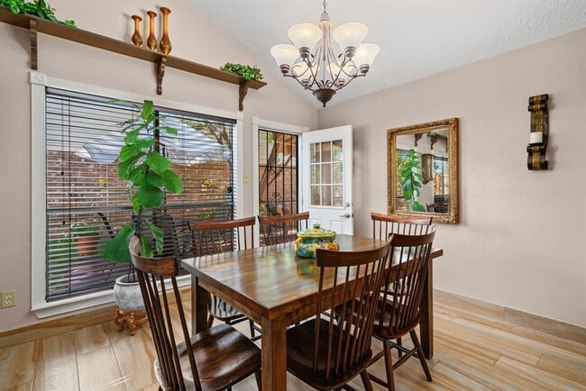 Building Photo - 16323 La Luna Dr
