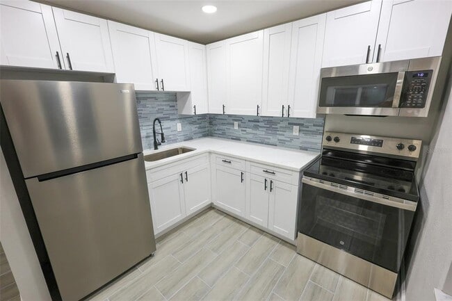 Building Photo - 14906 N Bayshore Dr