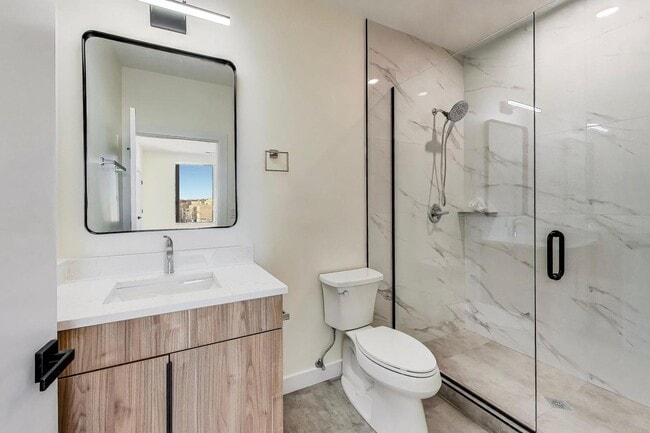 Building Photo - 1950 W Lawrence Ave