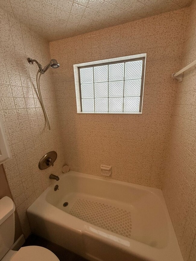 Building Photo - 2076 Terrylynn Ave