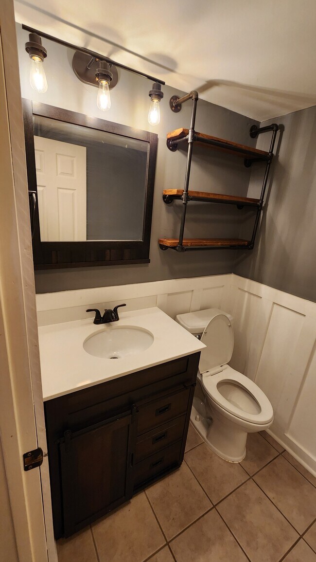 Building Photo - 3877 Chenango Pl