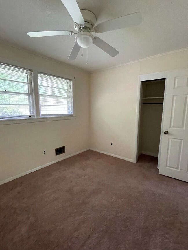 Building Photo - Forest Acres
