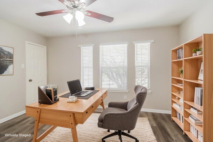 Building Photo - 18450 Hollow Oaks Cir