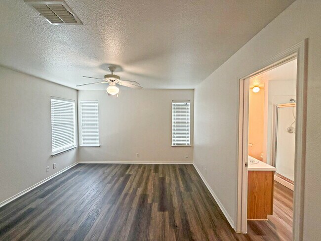 Building Photo - 3949 Wensledale Dr