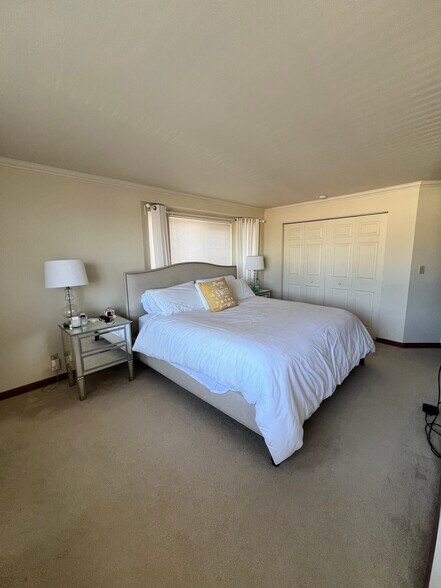 Side and back wall of master bedroom - 610 Glen St