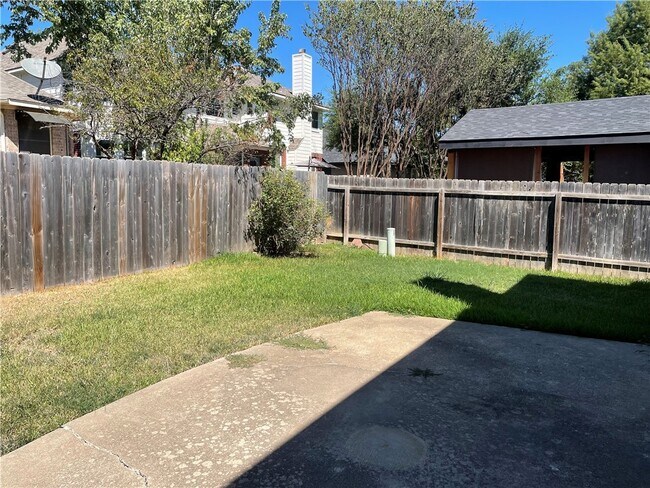 Building Photo - 3610 Eagles Nest St