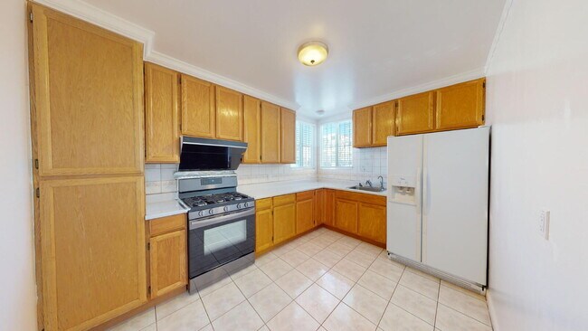 Building Photo - Charming Outer Sunset Single Family Home w...
