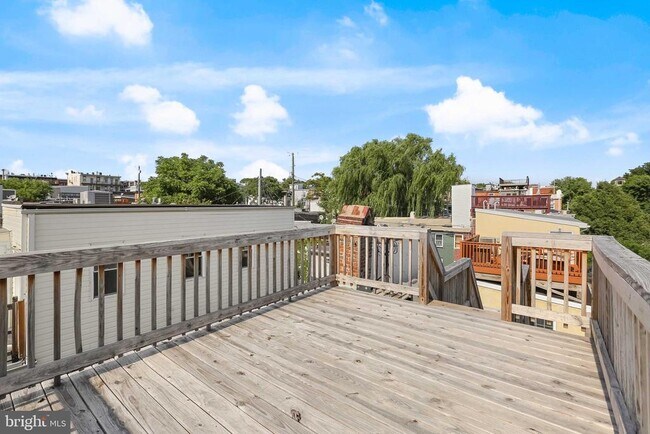 Building Photo - 249 S Chester St