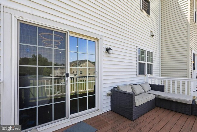 Building Photo - 141 Graystone Dr