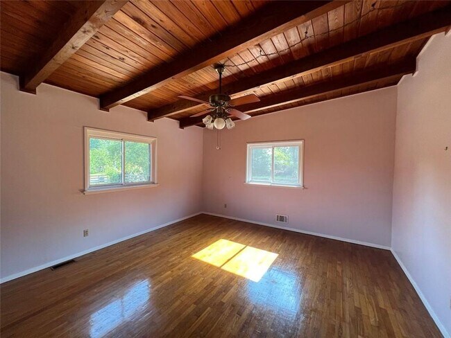 Building Photo - 331 N Coleman Rd