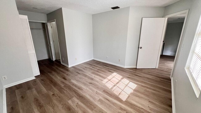 Building Photo - 13984 Morning Glory Dr