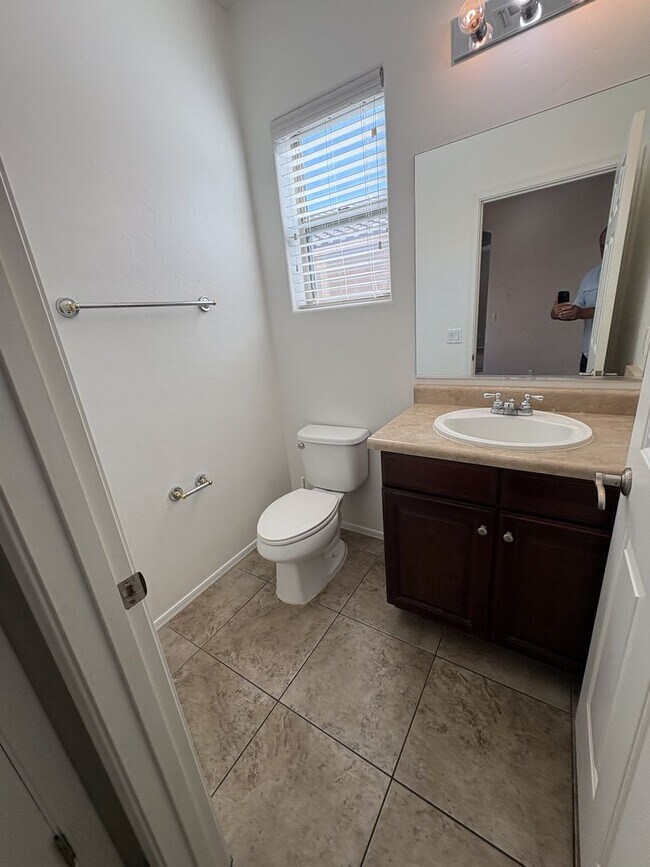 Building Photo - 2,500 sq ft 4 bedroom + Den home in Rancho Sahuarita