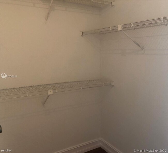 Building Photo - 2 br, 1 bath Condo - 8333 Pines Blvd