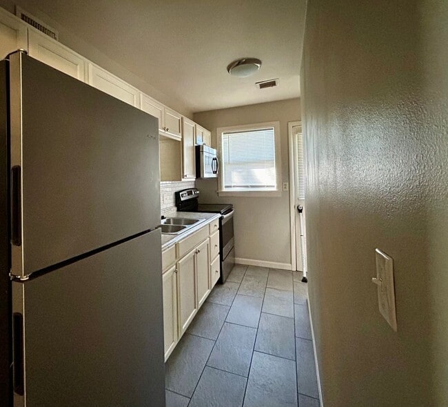 Building Photo - 3 Bedroom on S Glenn, Wichita KS!