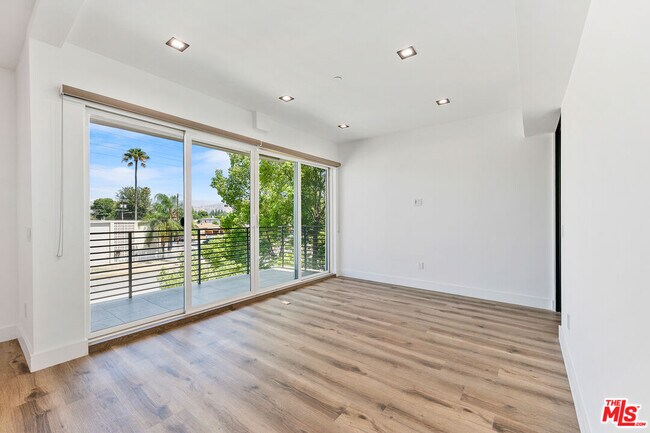Building Photo - 10842 Victory Blvd