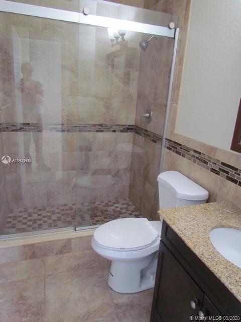Building Photo - 2630 Riverside Dr