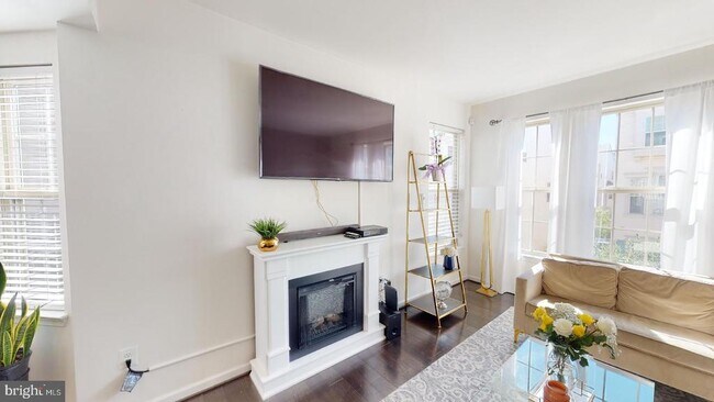 Building Photo - 2517 Francis Ln