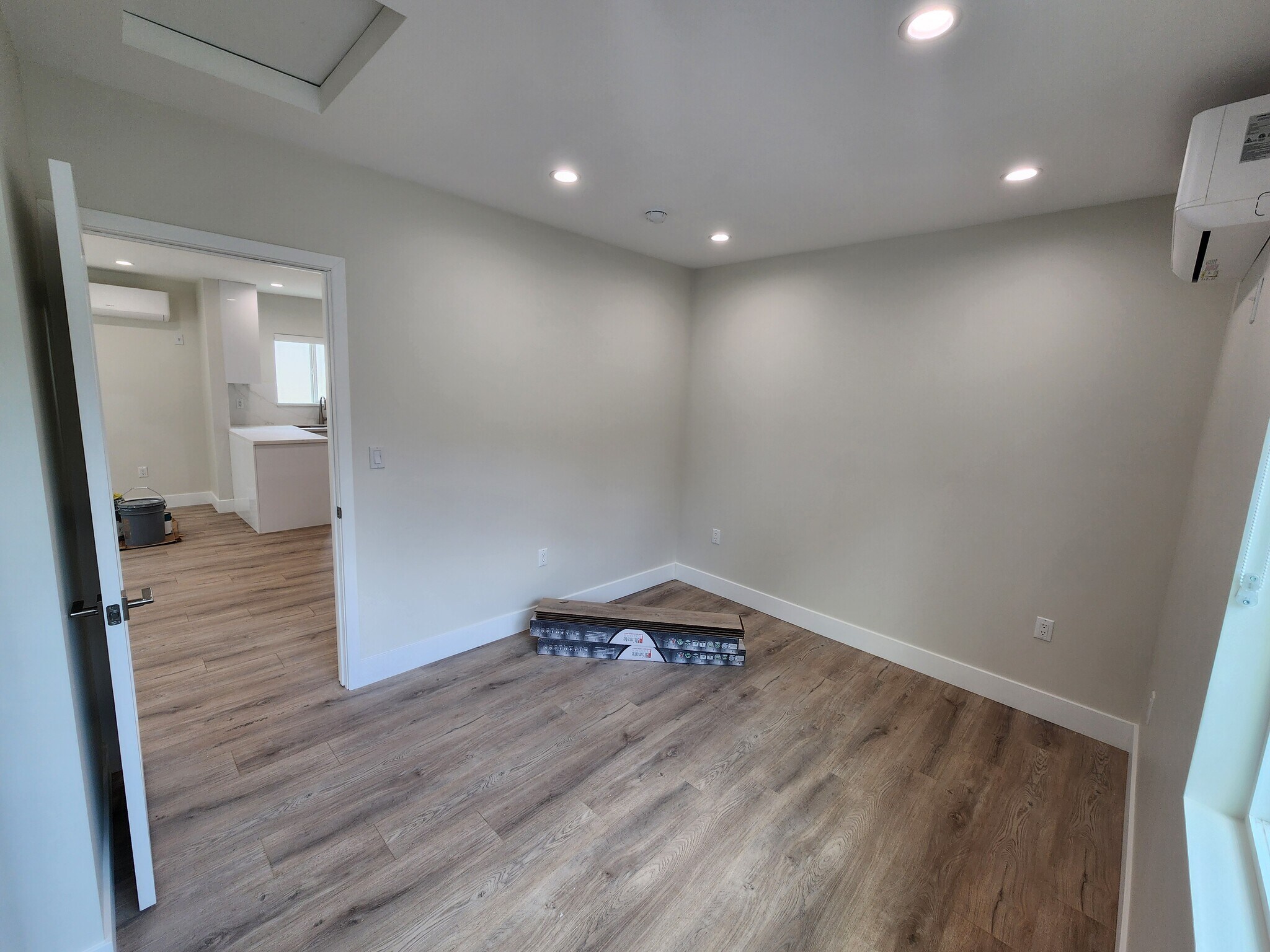 Building Photo - 528 Amherst Dr