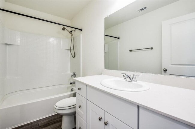 Building Photo - AVAILABLE NOW - Spacious 3-Bedroom Home in Monticello Park – 2 Living Areas, Granite Counters & L...