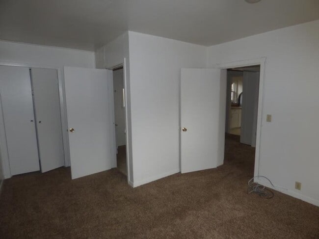 Building Photo - 1 Bedroom Apt in town. Water and trash included
